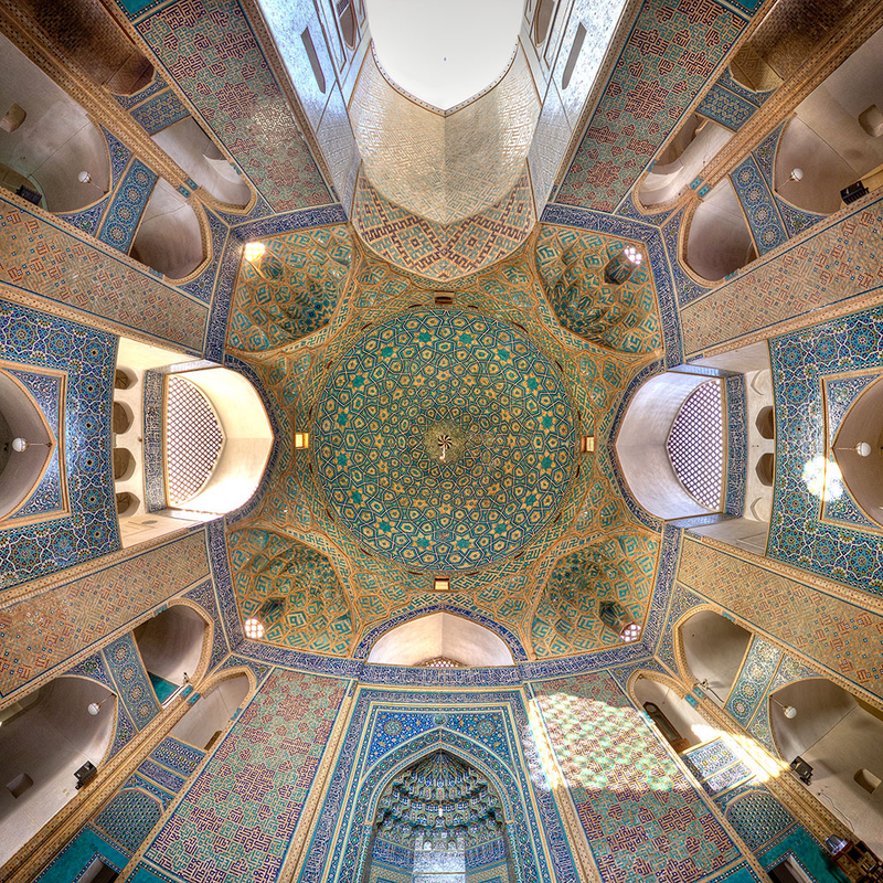 Illustration for article titled Extreme wide angle photos turn mosques into beautiful kaleidoscopes